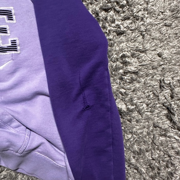 Late 2000s Nike Zip Hoodie - Picture 4 of 5